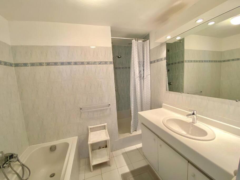 A Louer Haut De Villa 4 Pieces A Sainte-Maxime Golfe De St-Tropez エクステリア 写真