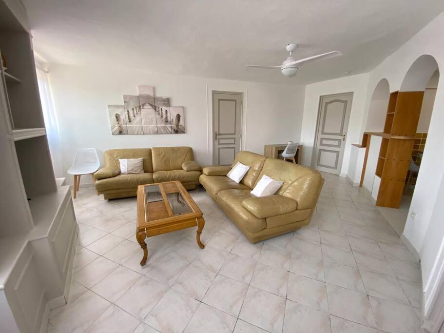 A Louer Haut De Villa 4 Pieces A Sainte-Maxime Golfe De St-Tropez エクステリア 写真